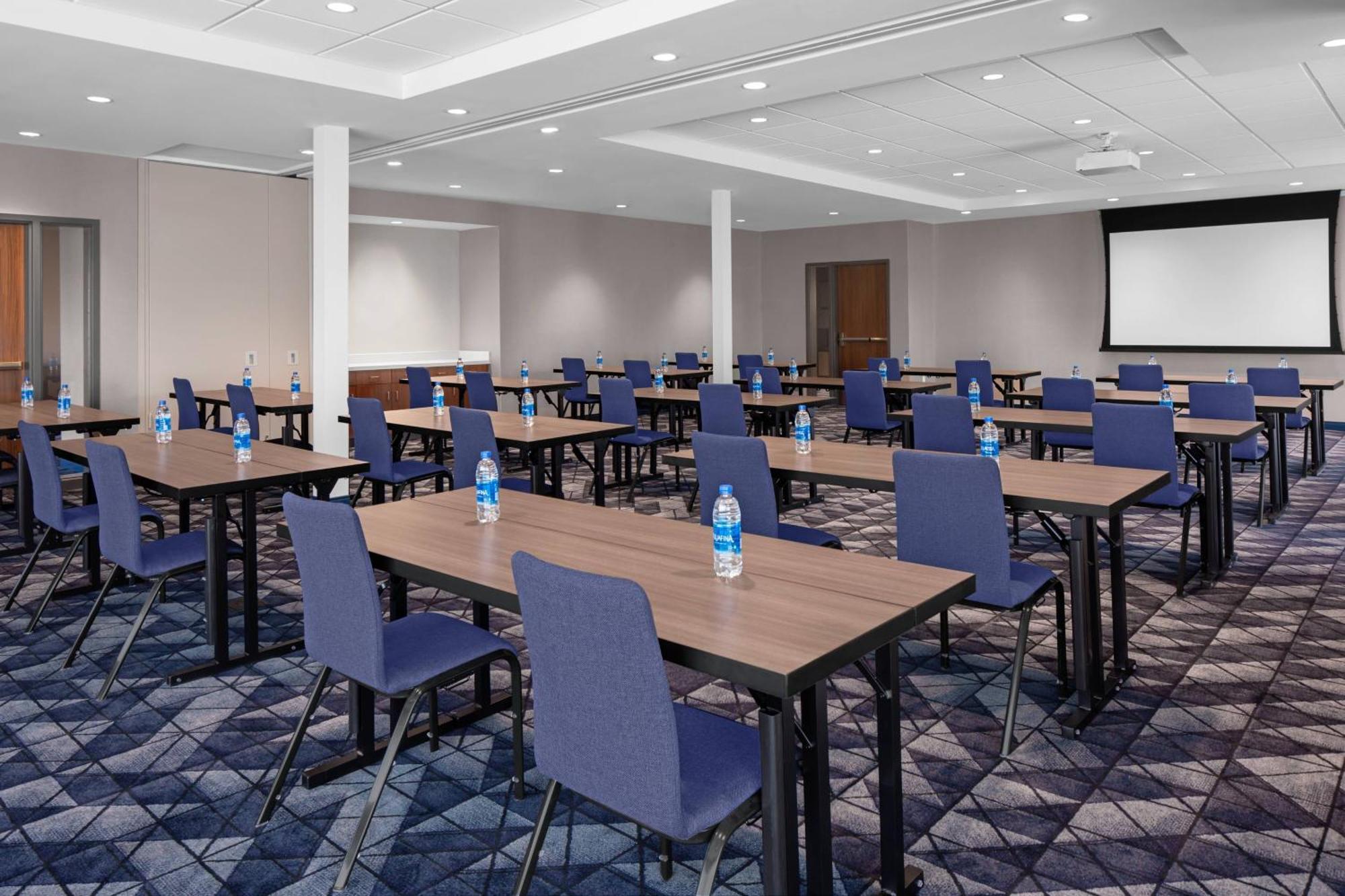 מלון Courtyard By Marriott Lansing Downtown מראה חיצוני תמונה