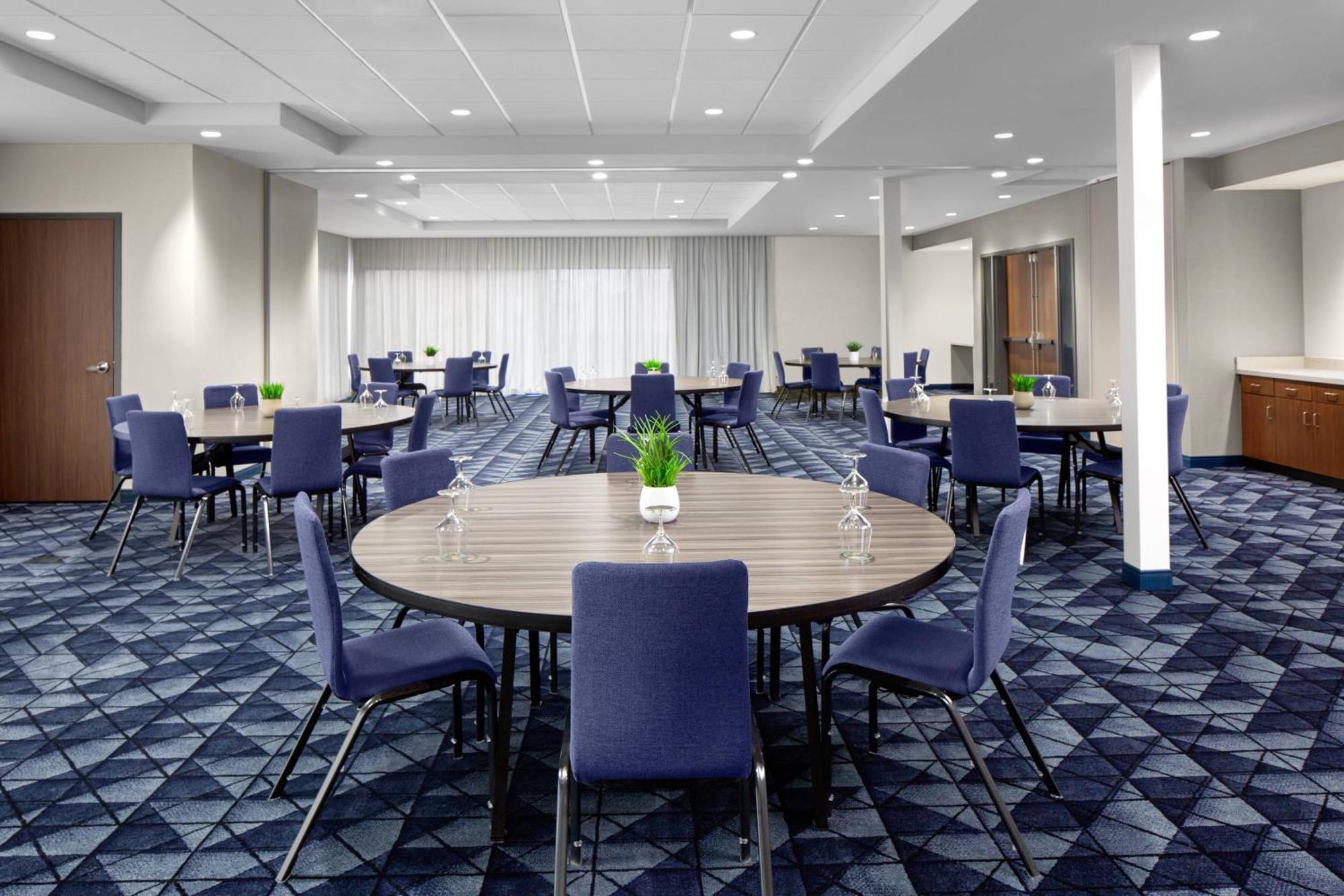 מלון Courtyard By Marriott Lansing Downtown מראה חיצוני תמונה