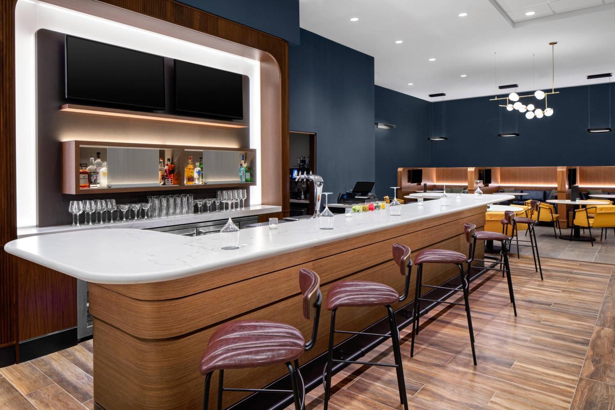 מלון Courtyard By Marriott Lansing Downtown מראה חיצוני תמונה