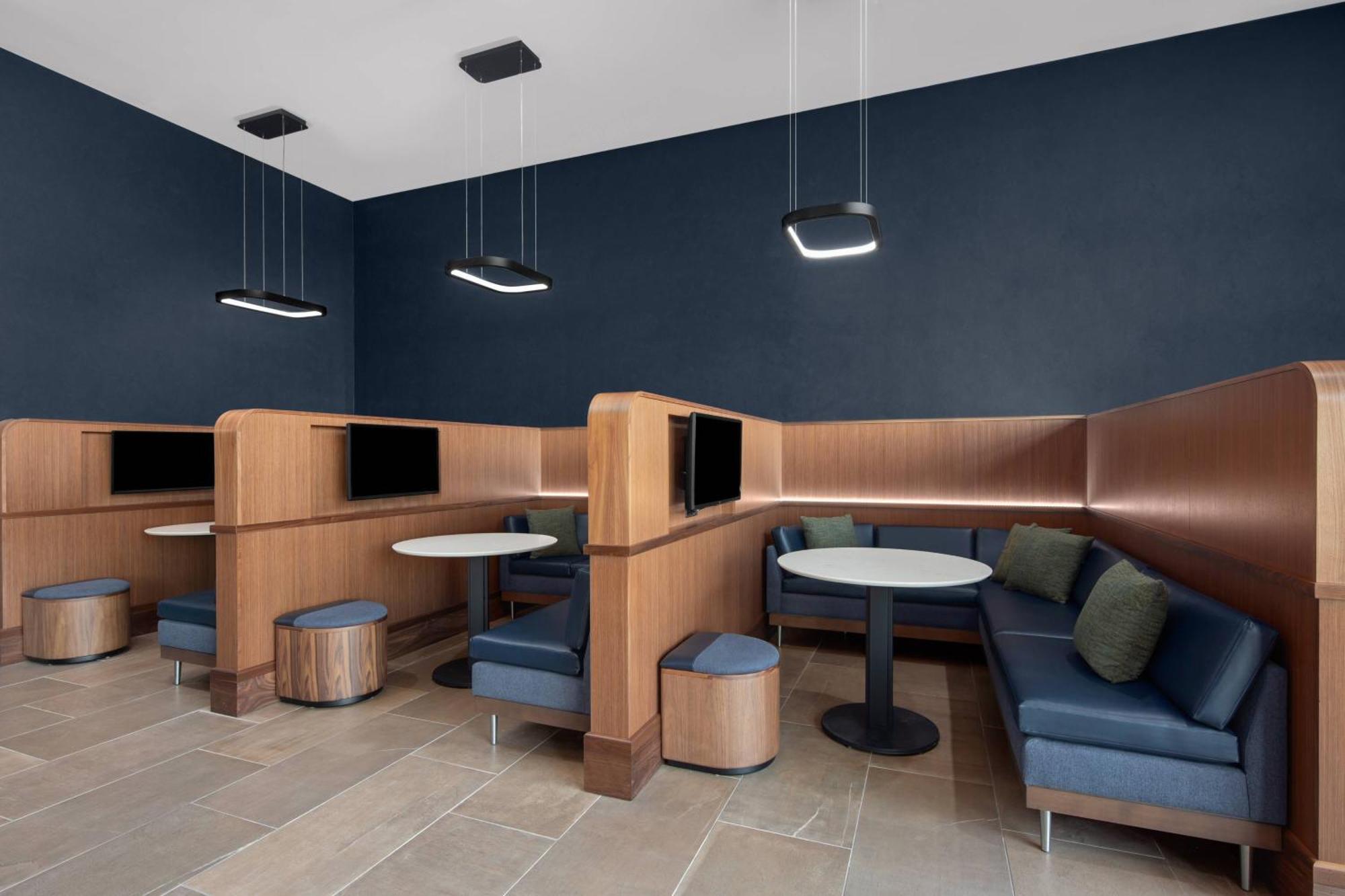 מלון Courtyard By Marriott Lansing Downtown מראה חיצוני תמונה