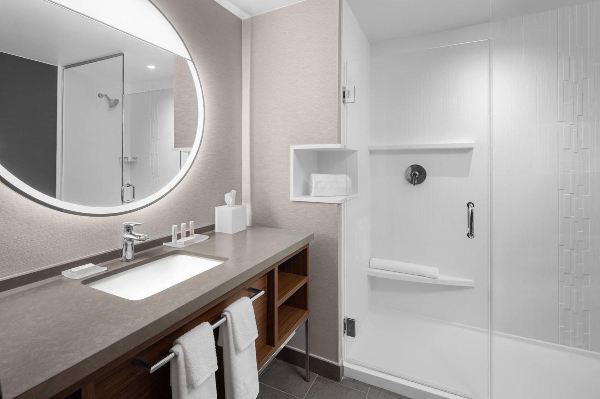 מלון Courtyard By Marriott Lansing Downtown מראה חיצוני תמונה