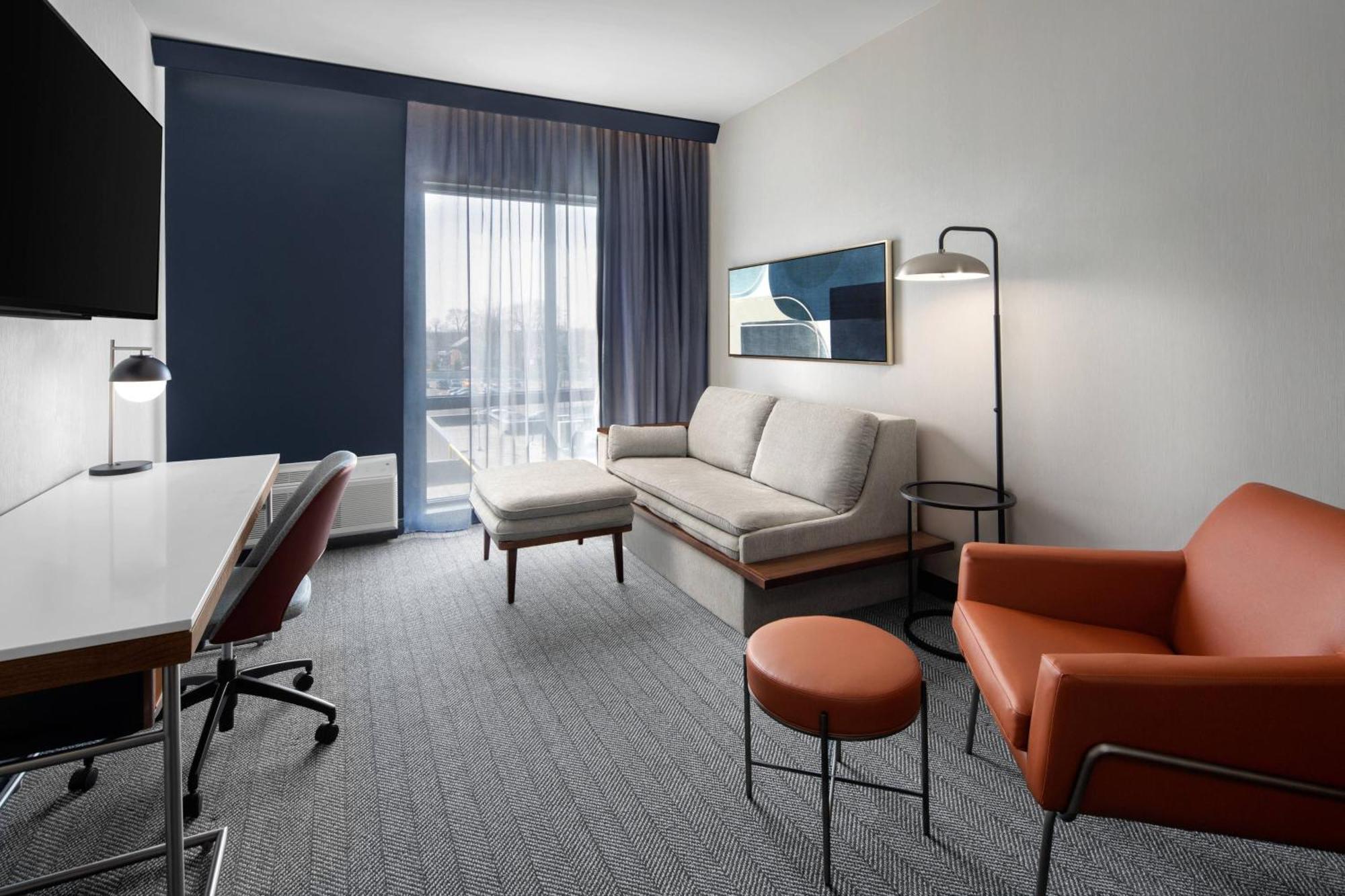 מלון Courtyard By Marriott Lansing Downtown מראה חיצוני תמונה