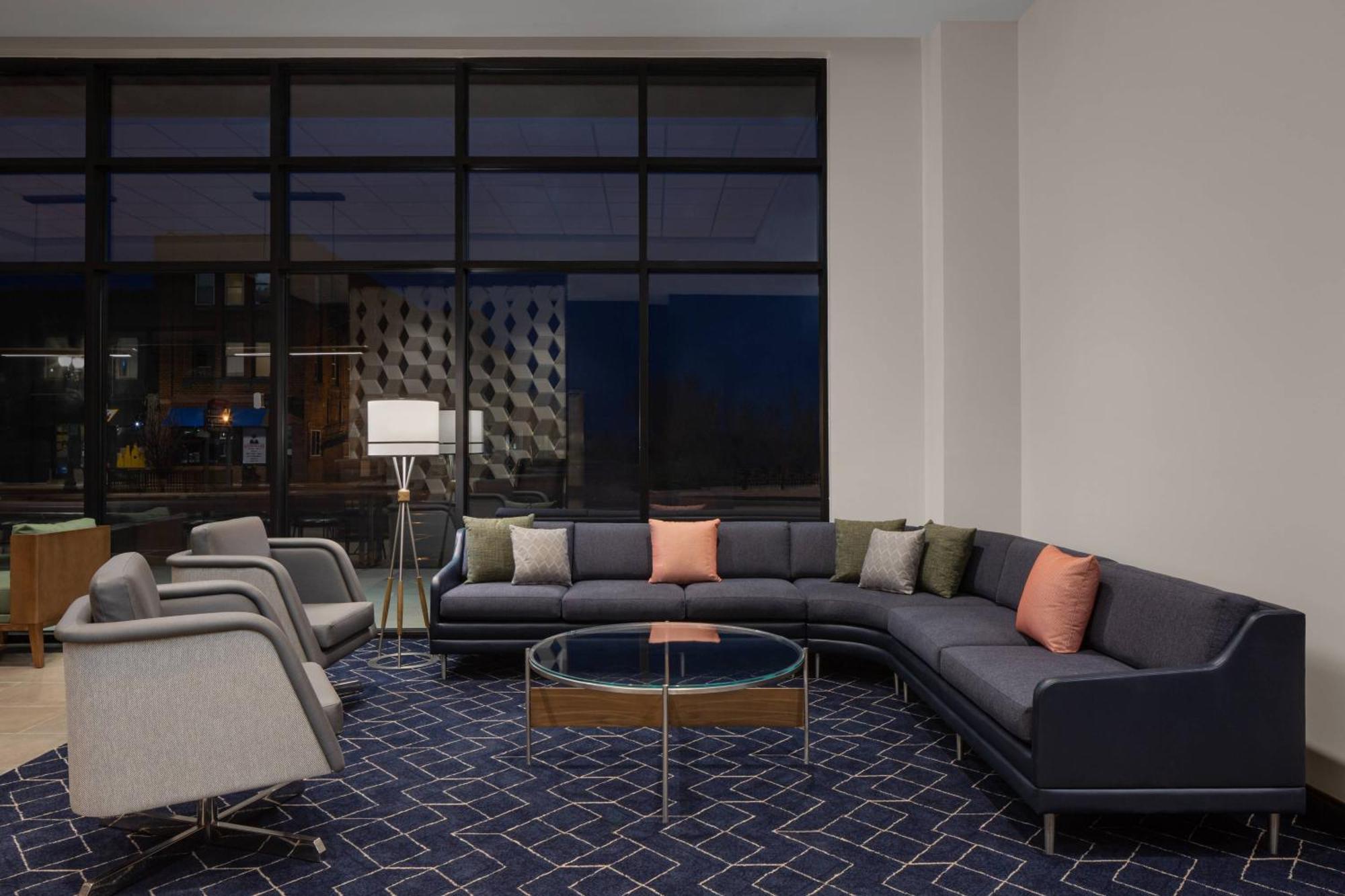 מלון Courtyard By Marriott Lansing Downtown מראה חיצוני תמונה