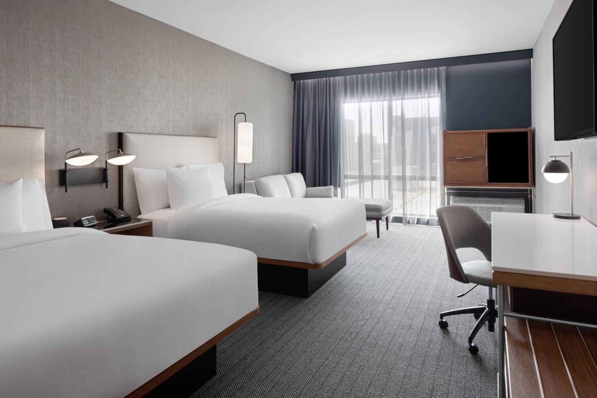 מלון Courtyard By Marriott Lansing Downtown מראה חיצוני תמונה