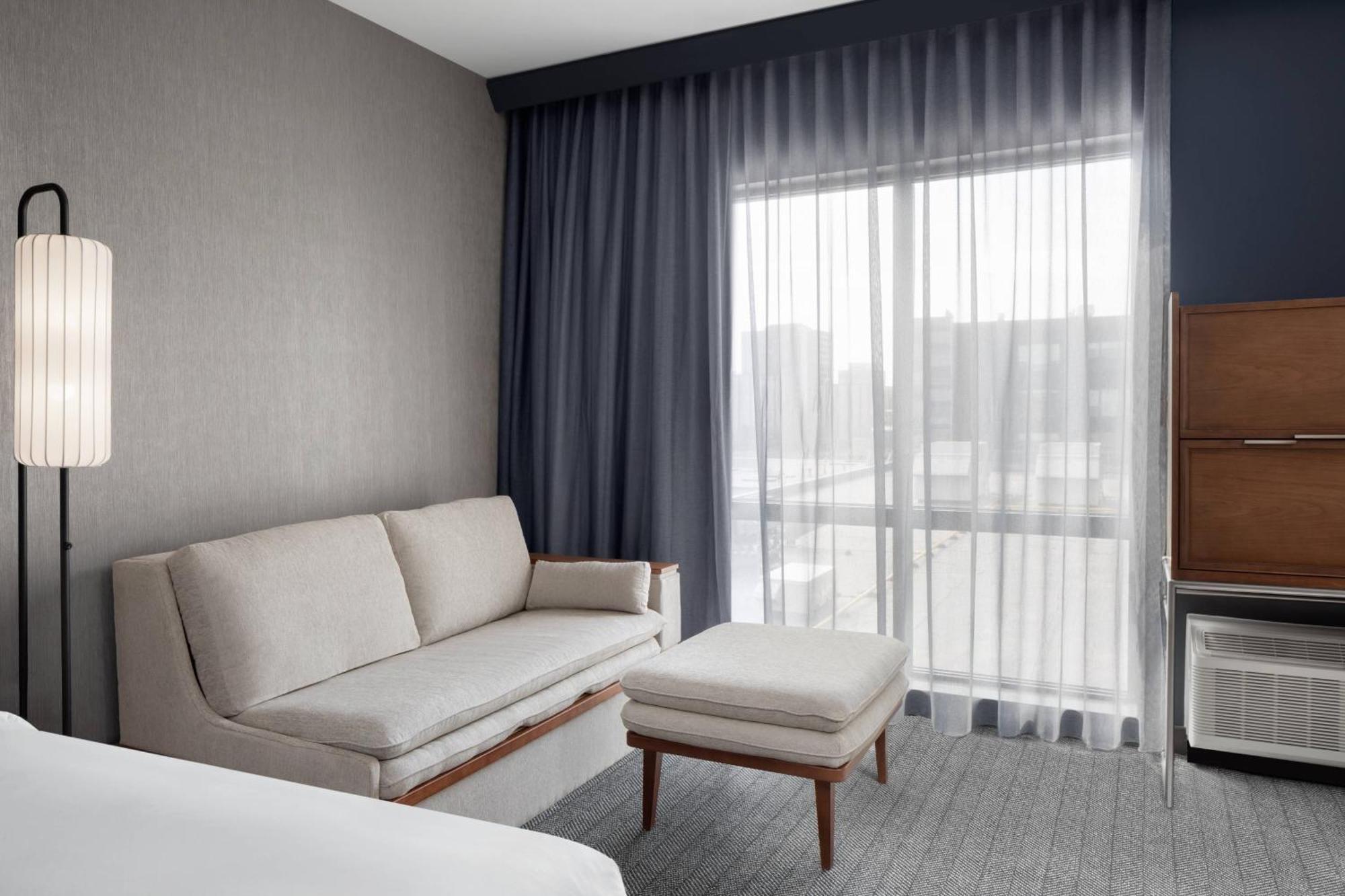 מלון Courtyard By Marriott Lansing Downtown מראה חיצוני תמונה