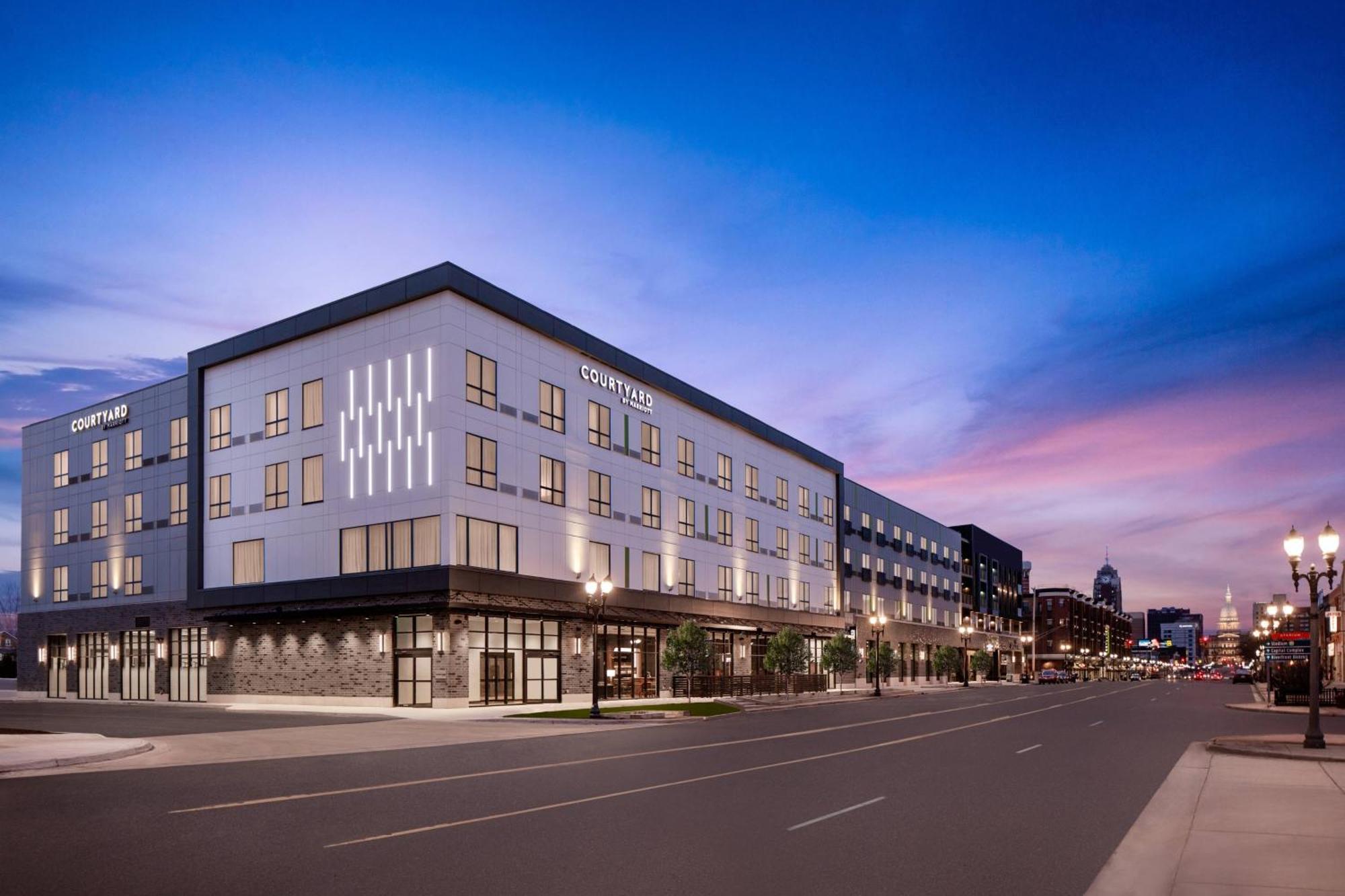מלון Courtyard By Marriott Lansing Downtown מראה חיצוני תמונה
