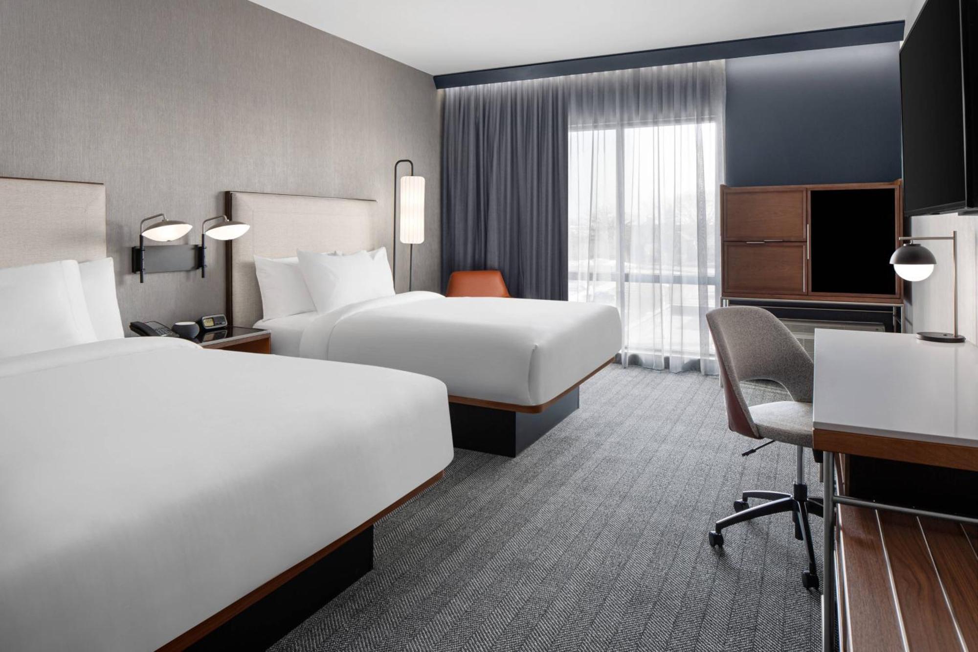 מלון Courtyard By Marriott Lansing Downtown מראה חיצוני תמונה